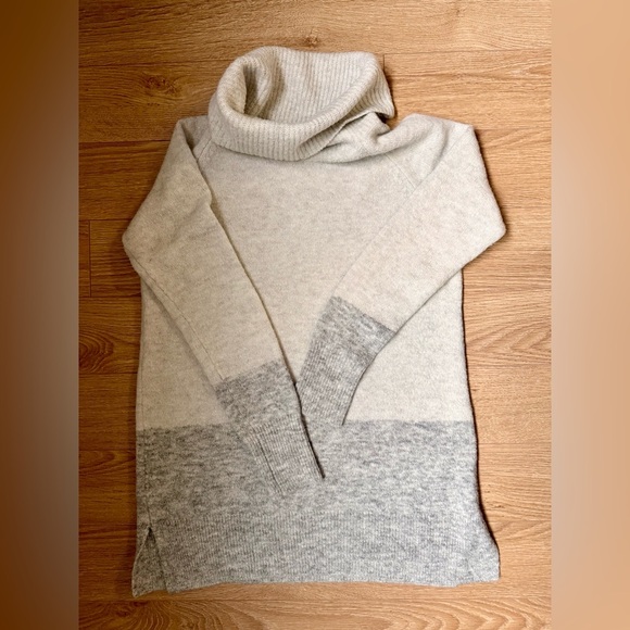 3/$30 - REITMANS Cozy Gray & Beige Cream Sweater - Picture 1 of 6